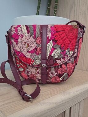 Vera Bradley Floral Quilted Crossbody Saddle Bag in Pink & Red w Mauve Trim